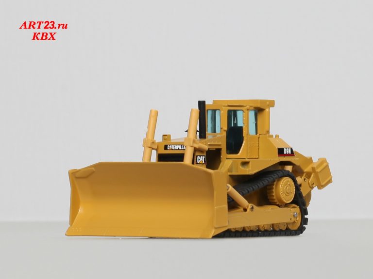 Caterpillar D9N crawler hydraulic bulldozer