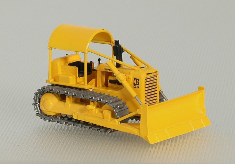 Caterpillar D5 crawler hydraulic bulldozer