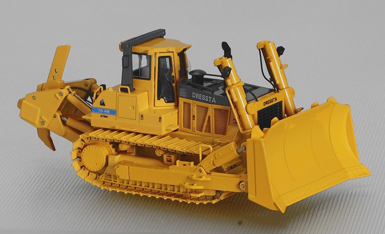 Dressta TD-40E mining crawler bulldozer SEMI-U-blade