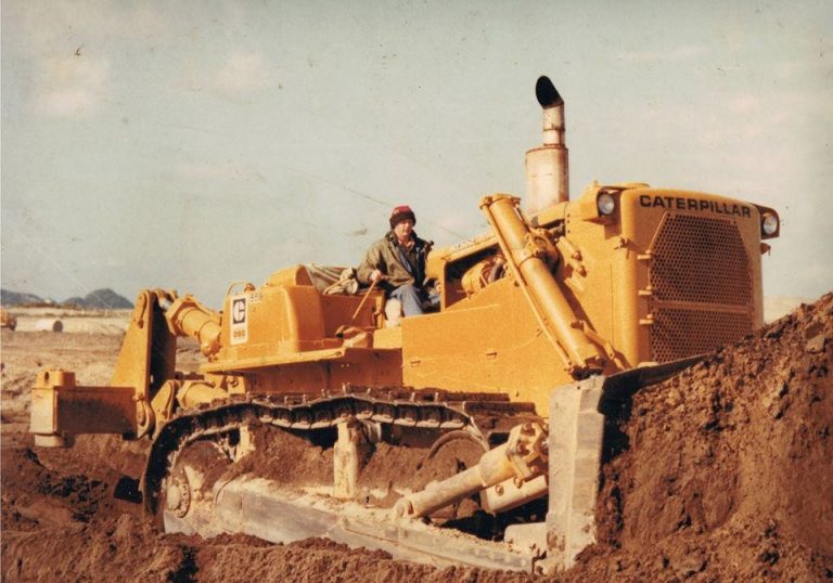 Caterpillar D9G crawler hydraulic bulldozer 9S