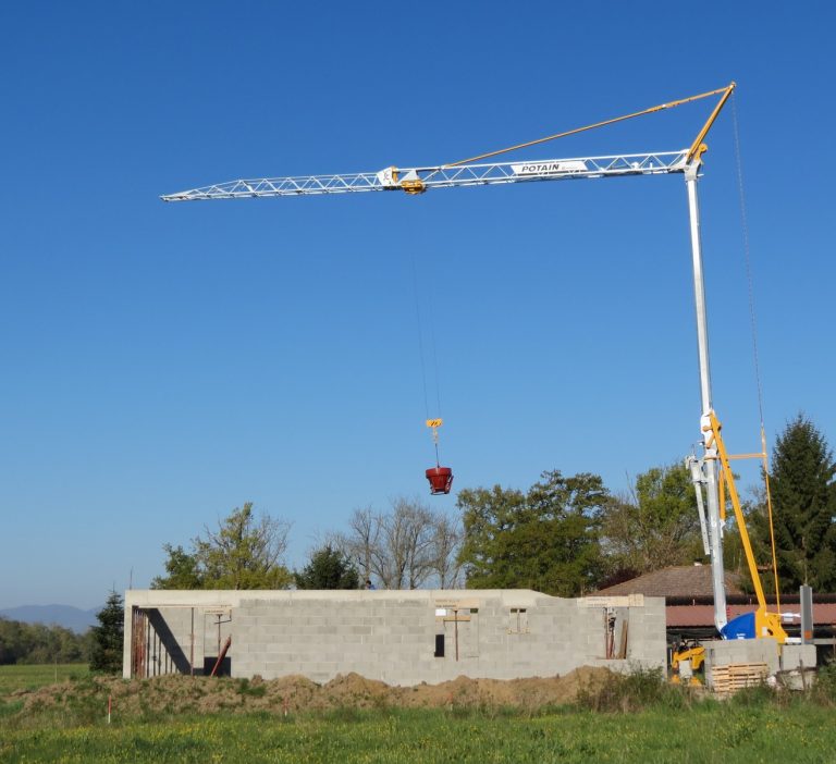 Potain Igo 21 mobile self erecting tower cranes