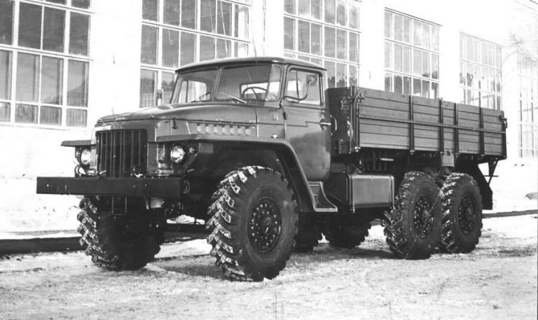 Урал-377 бортовой грузовик на базе Урал-375