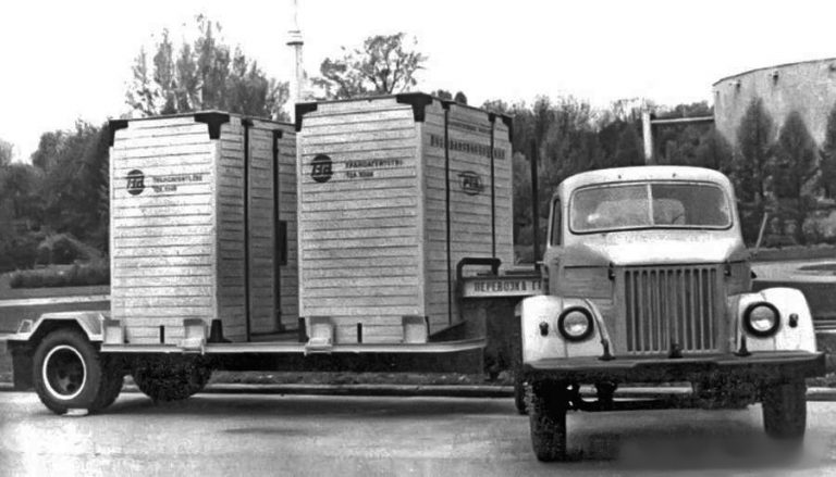 Автопоезд-контейнеровоз из ГАЗ-51П седельного тягача с полуприцепом Т-213