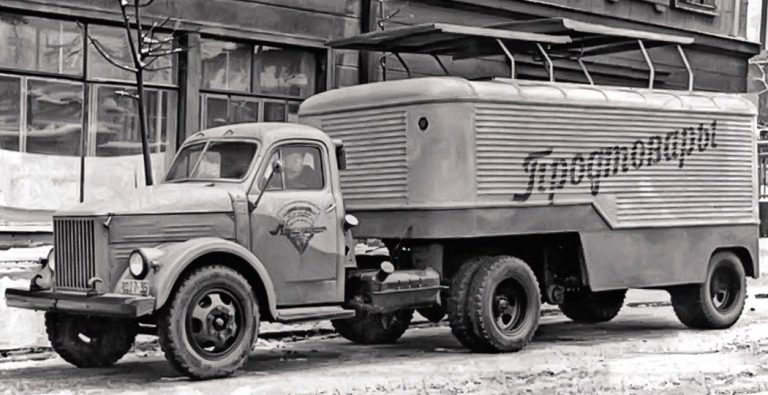 Автопоезд «Продтовары» из ГАЗ-51П седельного тягача и полуприцепа-фургона ПАЗ-744