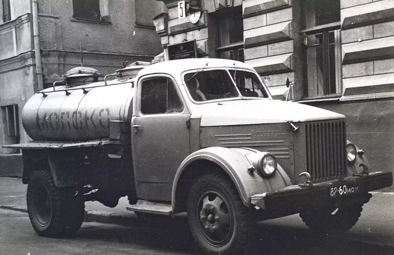 Автоцистерна пищевая транспортная для перевозки молока на шасси ГАЗ-АА