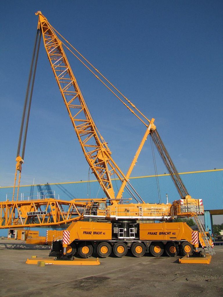 Liebherr LG1750 lattice truck crane