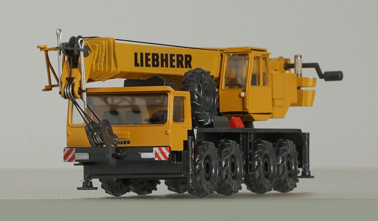 Liebherr LTM 1060 Mobile Cranes