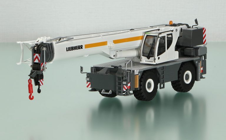 Liebherr LRT 1100-2.1 rough terrain cranes