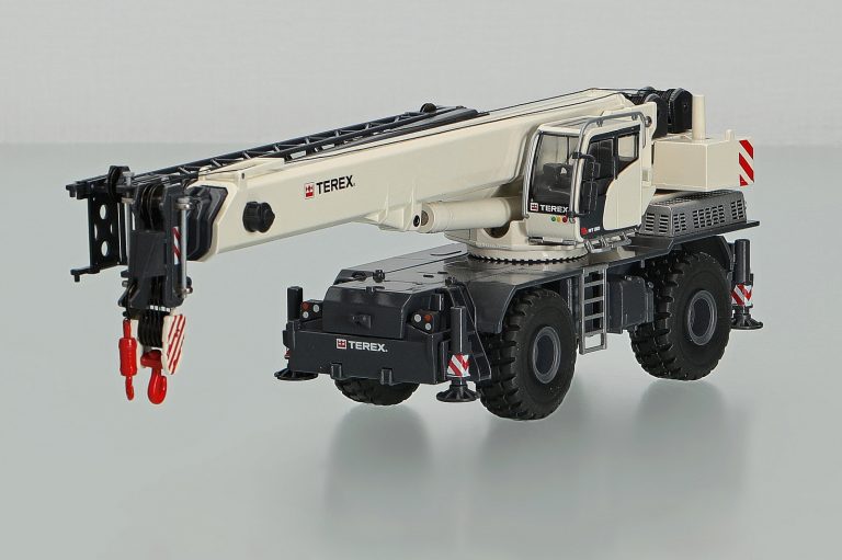 Terex RT90/RT100US rough terrain cranes