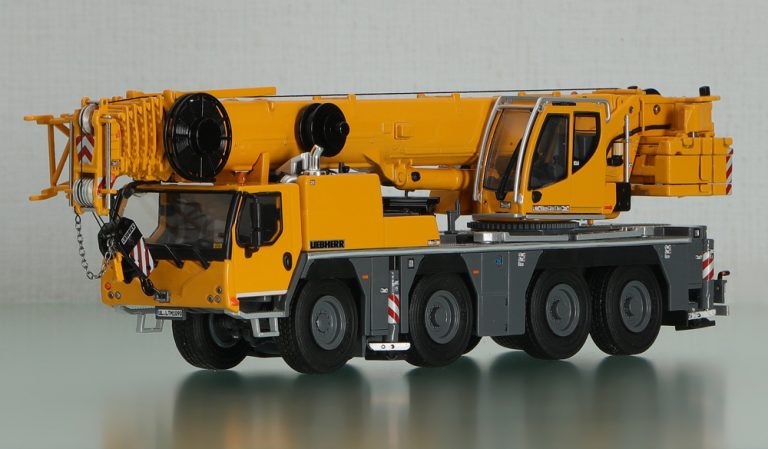 Liebherr LTM 1090-4.2 Mobile Cranes