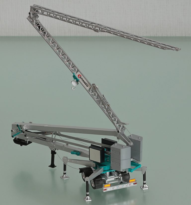 Cattaneo CM 221 mobile self-erecting tower cranes