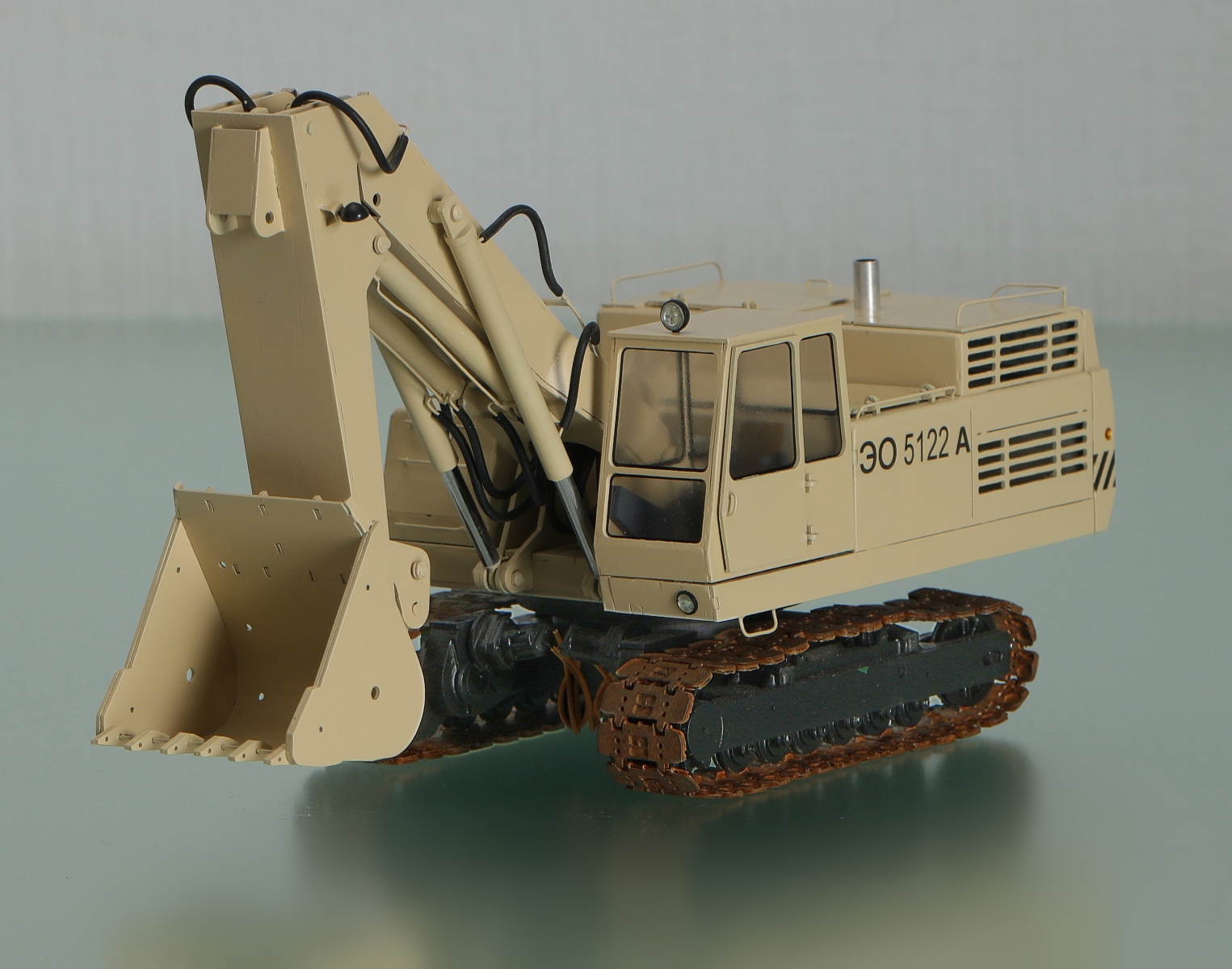 ЭО-5122А гусеничный гидравлический экскаватор — Каталог К.В.Х.