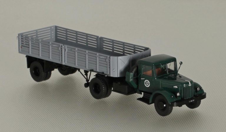 МАЗ-200В/200М седельный тягач с полуприцепом МАЗ-5215/5215Б