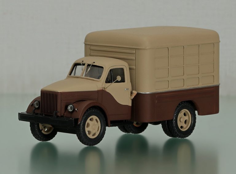 ЛуМЗ-827 автолавка для передвижной розничной торговли с кузовом-фургоном на шасси ГАЗ-51А