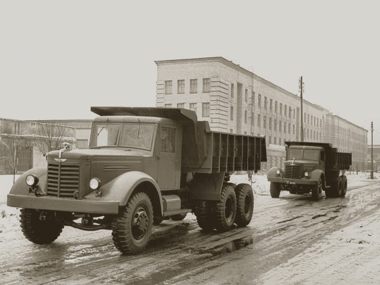 ЯАЗ-210Е карьерно-строительный самосвал задней выгрузки с ковшовым кузовом