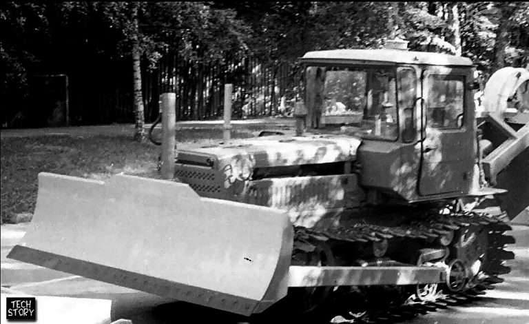 ДЗ-42Г(Т) гусеничный гидравлический бульдозер на базе болотоходного трактора ДТ-75БВ