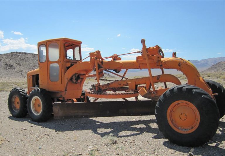 Allis-Chalmers 45 road grader