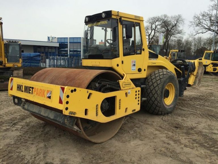 BOMAG BW 213 DH-4 Single Drum vibratory roller
