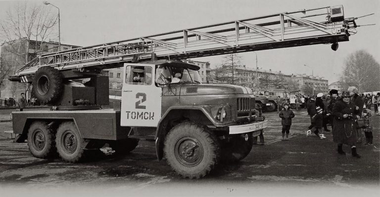 АЛ-30(131) модель ПМ-506 пожарная автолестница с гидроприводом на шасси ЗиЛ-131Н