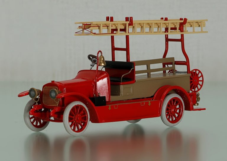 Автомобиль-линейка пожарной команды г. Рига на шасси Руссо-Балт №405 модели D24/40 серии XIII 1913 года