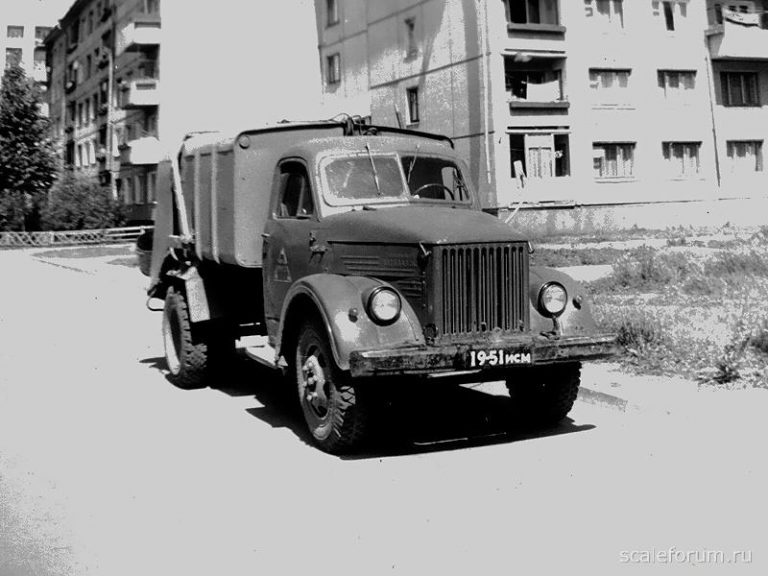 Мусоровоз 93М ручной задней загрузки на шасси ГАЗ-51Д