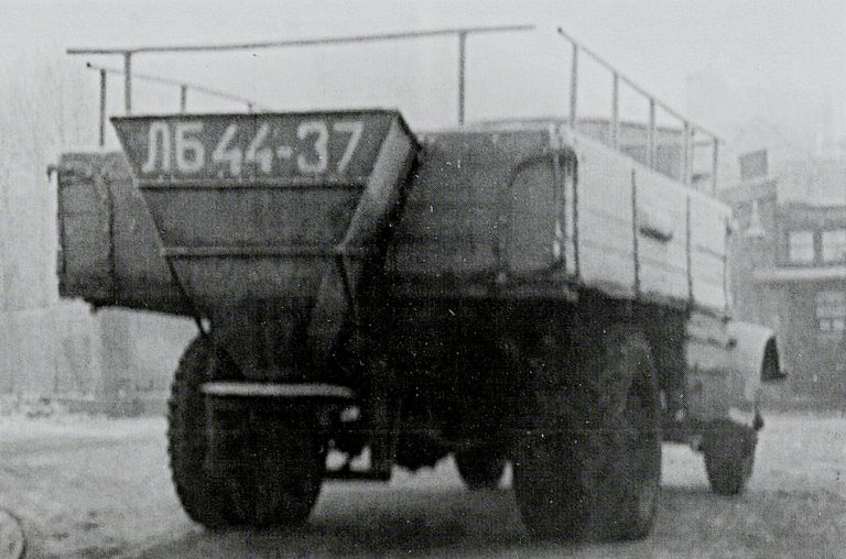 ЯГ-6 бортовой грузовик с пескоразбрасывателем ППД-6