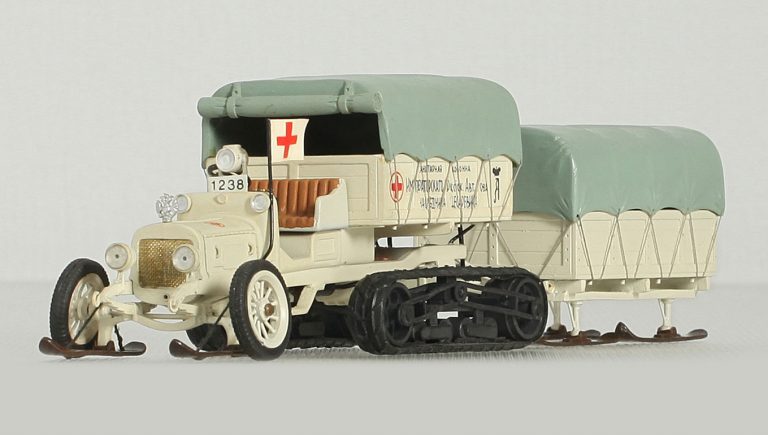 Санитарный автомобиль ИРАО на шасси Austin 50 HP (Англия) с полугусеничным ходом А. Кегресса и санным прицепом для транспортировки раненых