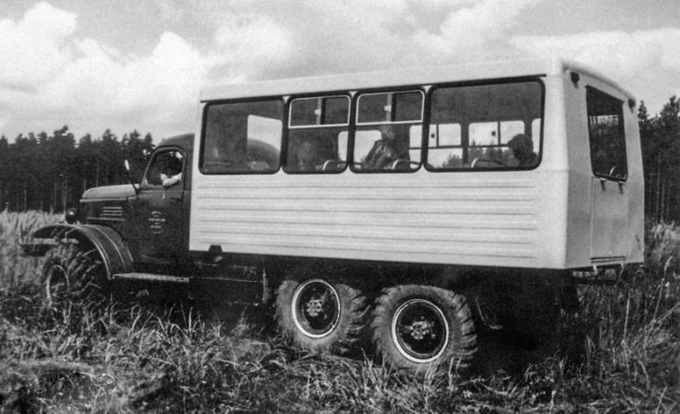 Вахтовый автобус модели 32102 на шасси ЗиЛ-157КД