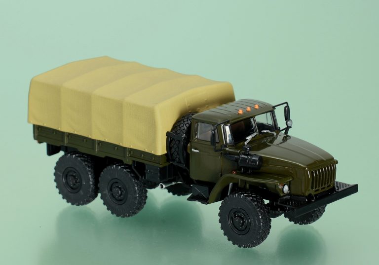 Урал-4320-31 6х6 бортовой грузовик