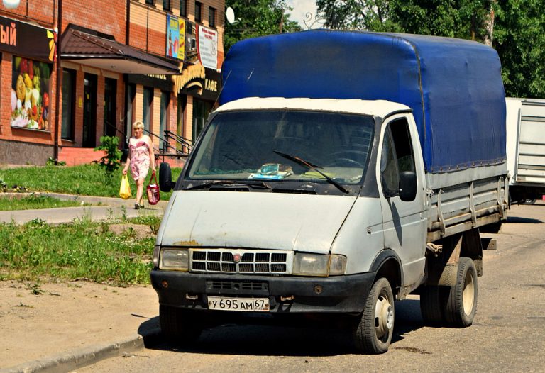 ГАЗ-33021 «ГАЗель» бортовой малотоннажный грузовик