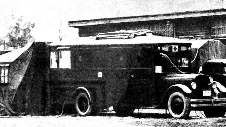 ЗиС-8 санитарный автобус для перевозки раненых в госпитальных центрах