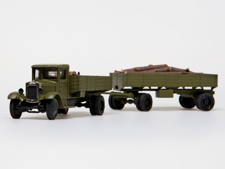 ЗиС-12 или ЗиС-14 бортовой грузовик с прицепом 2-АТП-5