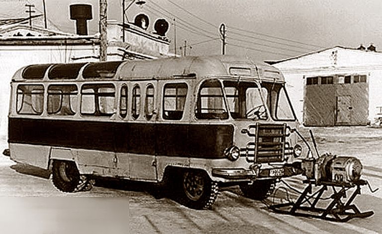 Пассажирский автобус малого класса на базе фургона вагонной компоновки АВП-56, он же АВП-51, на шасси ГАЗ-51А