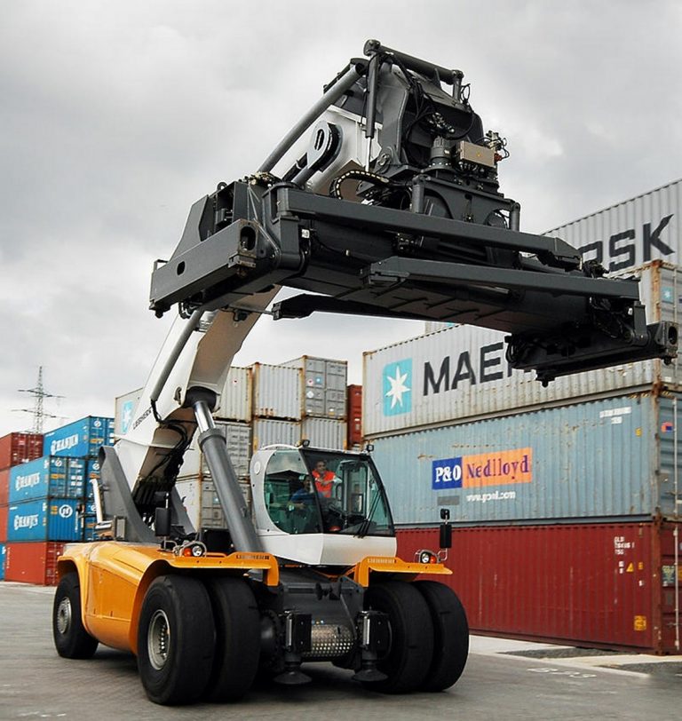Liebherr LRS 645 Litronic Container stackers