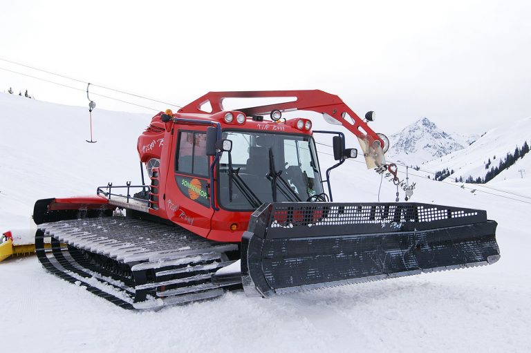 Kassbohrer Pisten Bully 300W Polar ratrak, crawler machine with a crane for the preparation of ski slopes