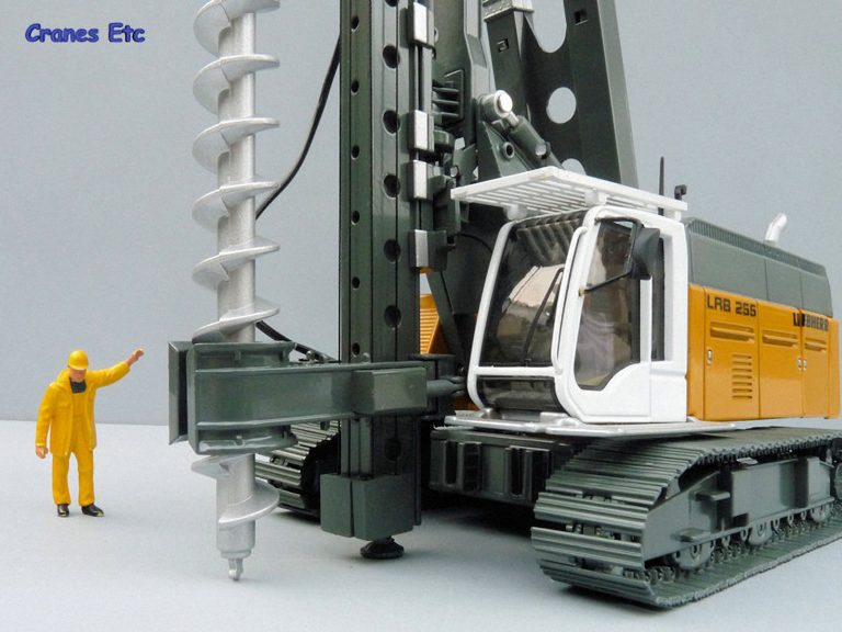 Liebherr LRB 255 Litronic crawler piling — Drilling Rig with piling vibrator