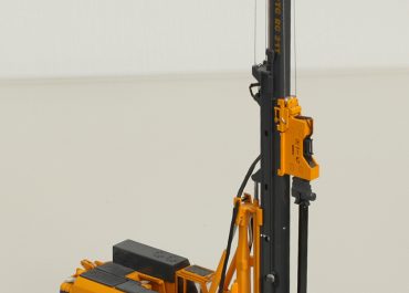RTG RG 21T Pile driver with telescopic leader