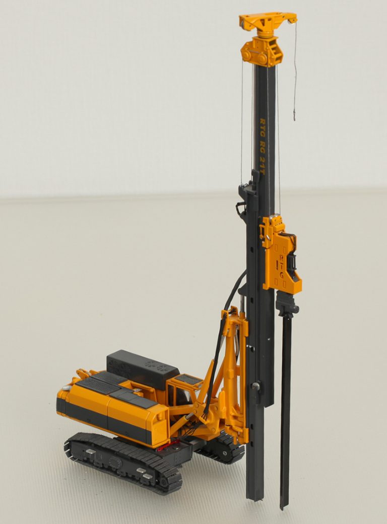 RTG RG 21T Pile driver with telescopic leader