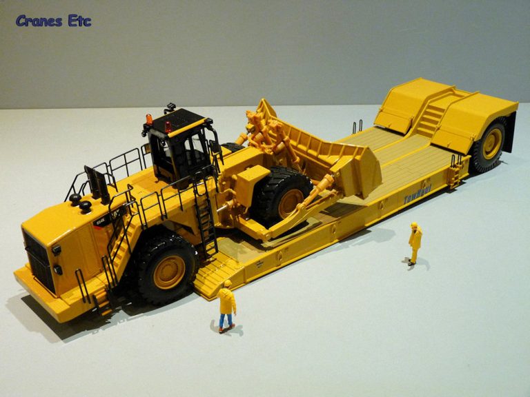 Caterpillar 784C Tractor with TowHaul Trailer RGS-225-48-20