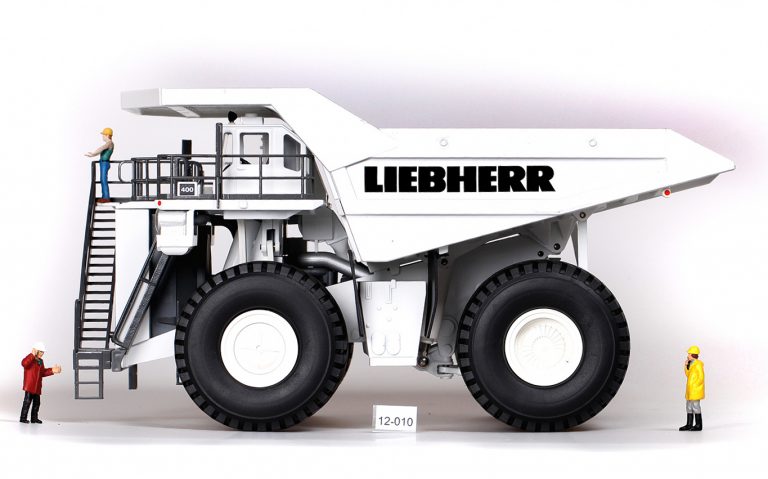 Liebherr T 282B Mining off-road diesel-electric Truck