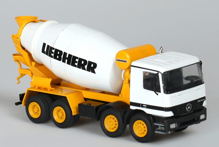 Liebherr HTM904 truck mixer
