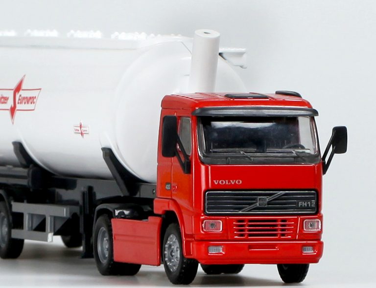 Volvo FH 12.420 articulated bulk powder transporter with semi-trailer-tank Spitzer Eurovrac SK 2740 CAL