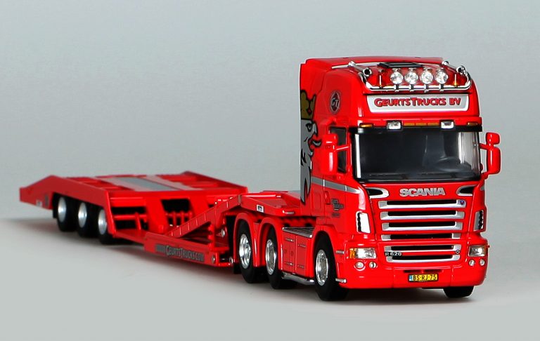 «Geurts Truck BV» road train for the transportation of trucks: truck tractor Scania R 620 Topline with 3-axle semi-trailer Estepe Trailer