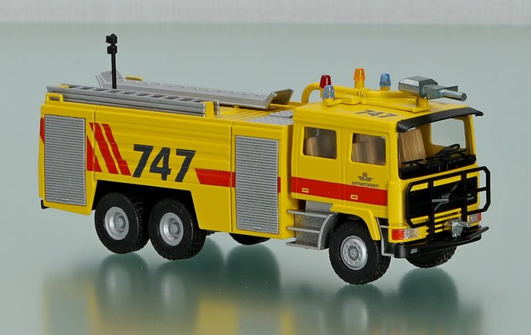 Volvo F 12-400 Luftfartsverket airfield fire and rescue truck