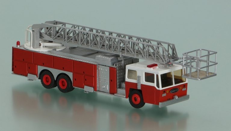 Emergency-One 95′ fire truck ladder with cradle