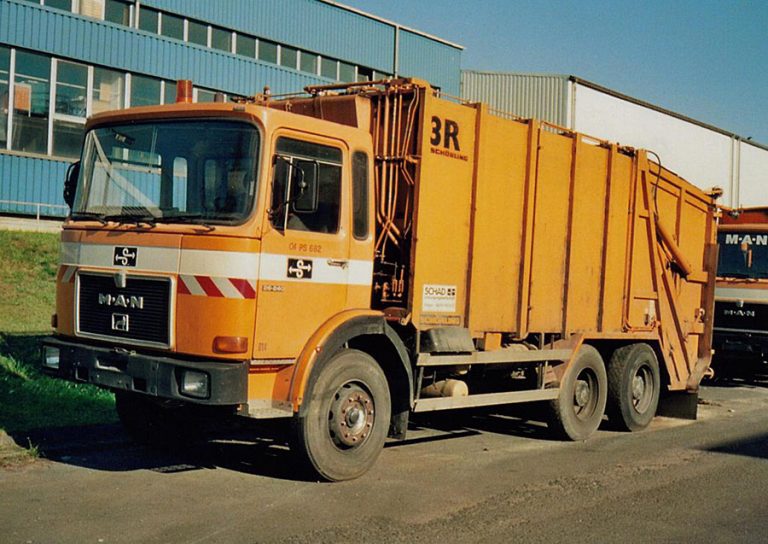 FAUN Universal garbage truck on the chassis MAN F8 26.280 DF
