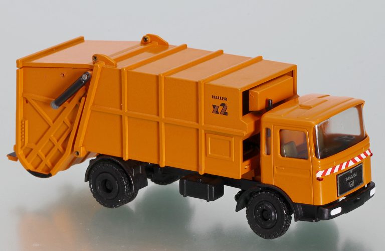 Haller M16 x2 on the chassis MAN F8 16.192 F-KO garbage truck