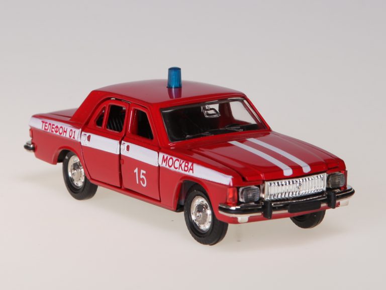 Пожарный оперативно-служебный автомобиль на базе седана ГАЗ-3102