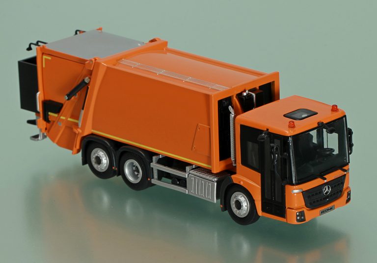 Faun Variopress 522/524 garbage truck on the chassis Mercedes-Benz Econic 2635LL