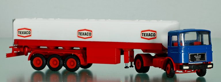 MAN F8 19.304 FS «Texaco» truck tractor with 3-axle semi-trailer-tank
